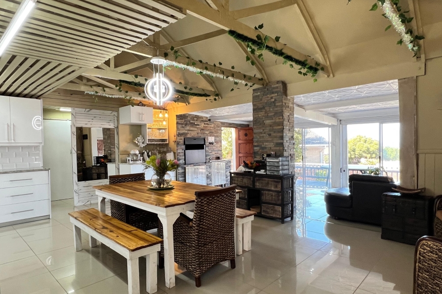 3 Bedroom Property for Sale in Wavecrest Eastern Cape